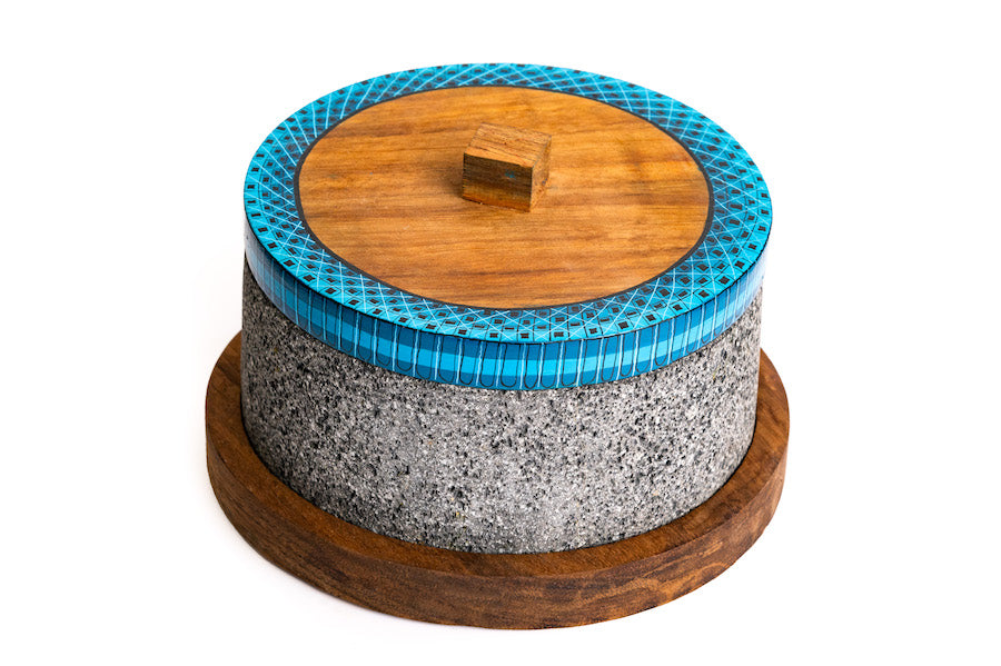Pre-Order Item: Chilmamolli 20 cm Molcajete con base de madera y tapa de alebrije azul
