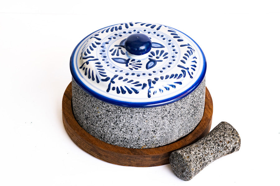 Molcajete Chilmamolli de 20cm/7.8in con tapa de talavera y base de madera