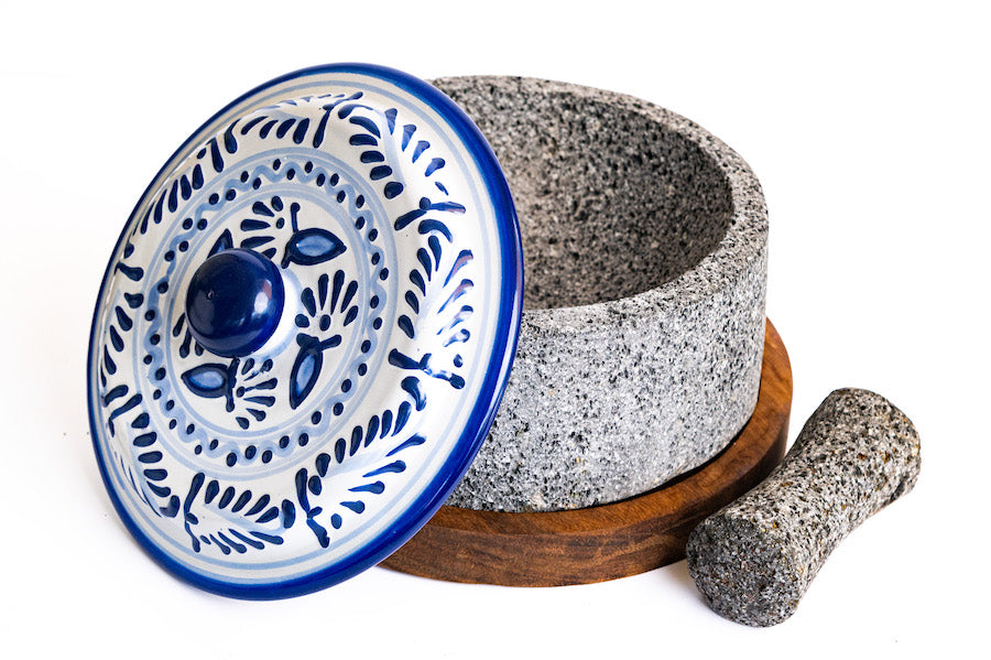 Molcajete Chilmamolli de 20cm/7.8in con tapa de talavera y base de madera