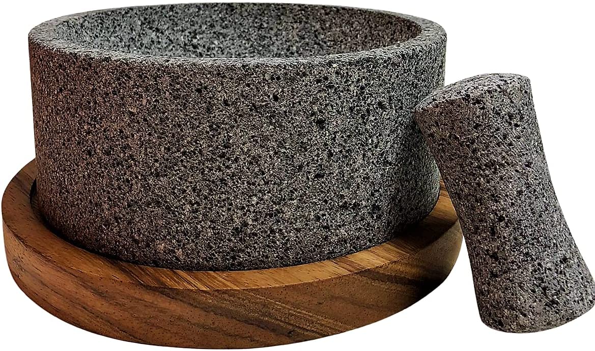 Set Artesanal de Tortilleros y Molcajete de Piedra Volcánica con Tapa de Madera Parota