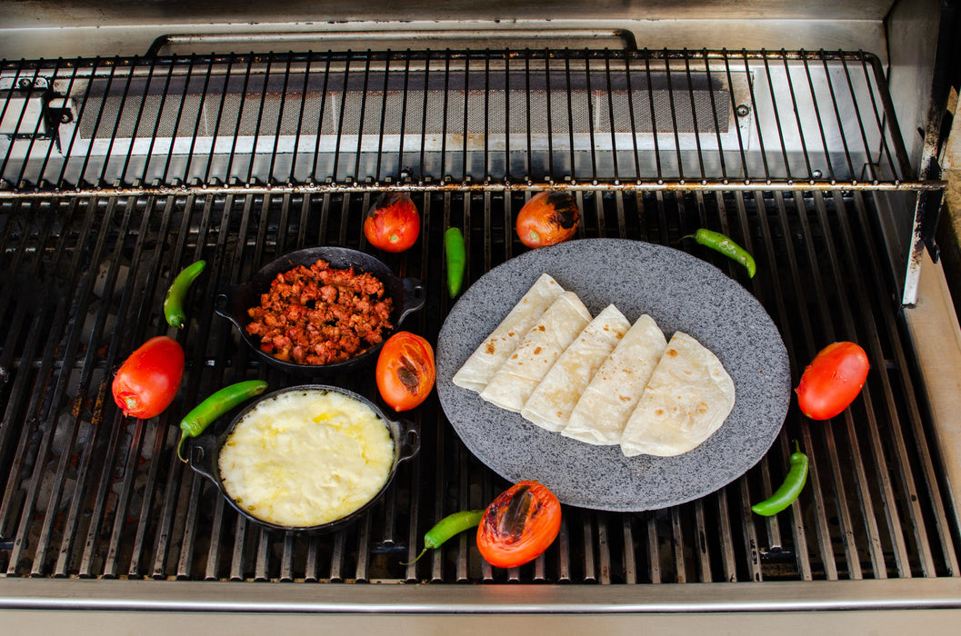 Combo Esenciales de Cocina Tradicional: Comal Comalli de Piedra Volcánica y Molcajete Chilmamolli de 20 cm