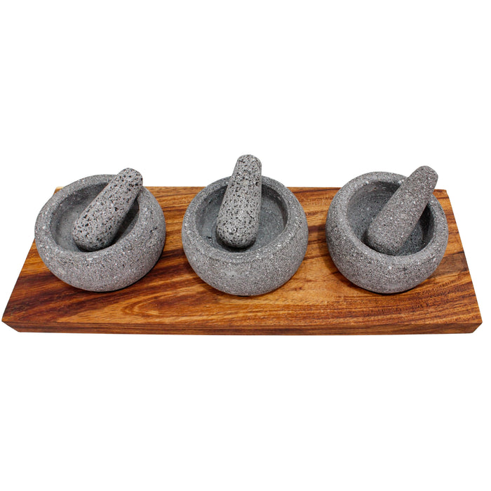 Juego de 3 salseras redondas de piedra volcánica de 9cm/3.5in de diámetro y tejolote con base de madera parota, salseros