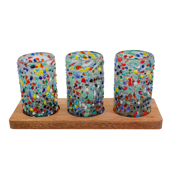 3 vasos de vidrio soplado granulado con base de madera