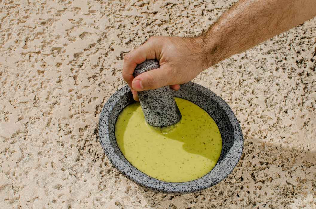 Molcajete Caxitl de Piedra Volcánica de 17cm/6.6in de diámetro, Molcajete en forma de tazón / Cuenco Artesanal Especial para Hacer Salsas para Gratinar